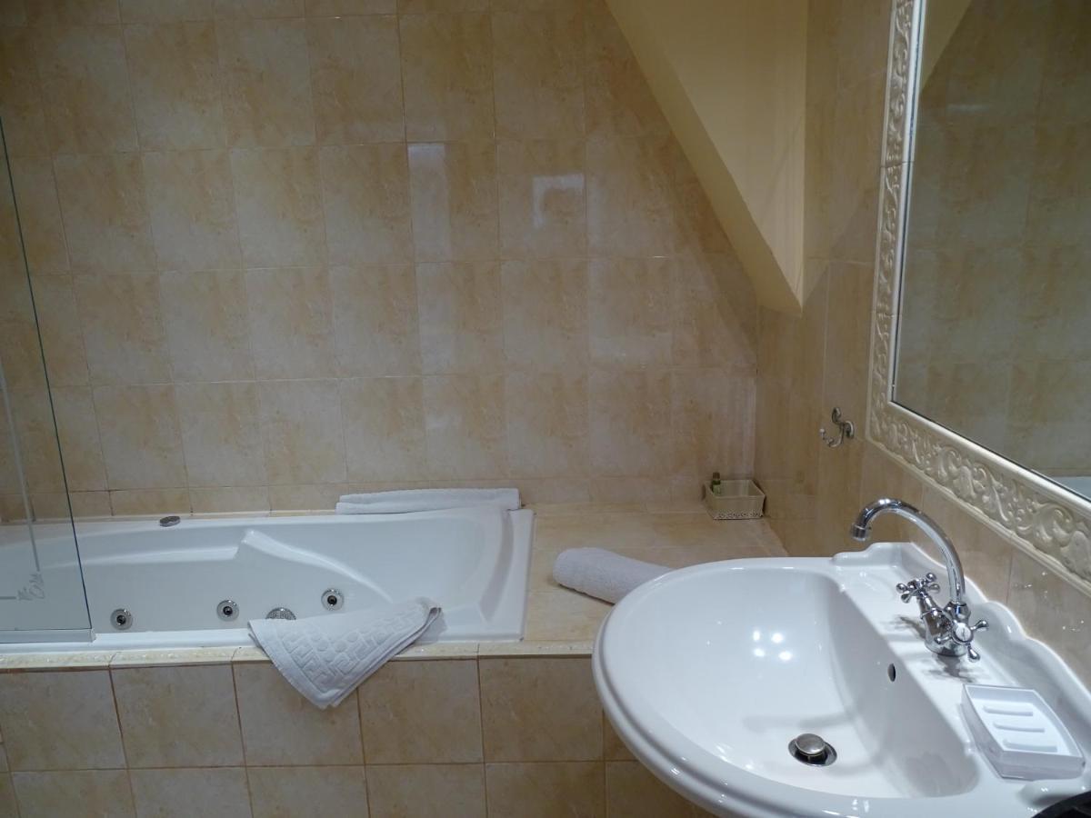 Bastide Des Princes B&B Caderousse Екстер'єр фото