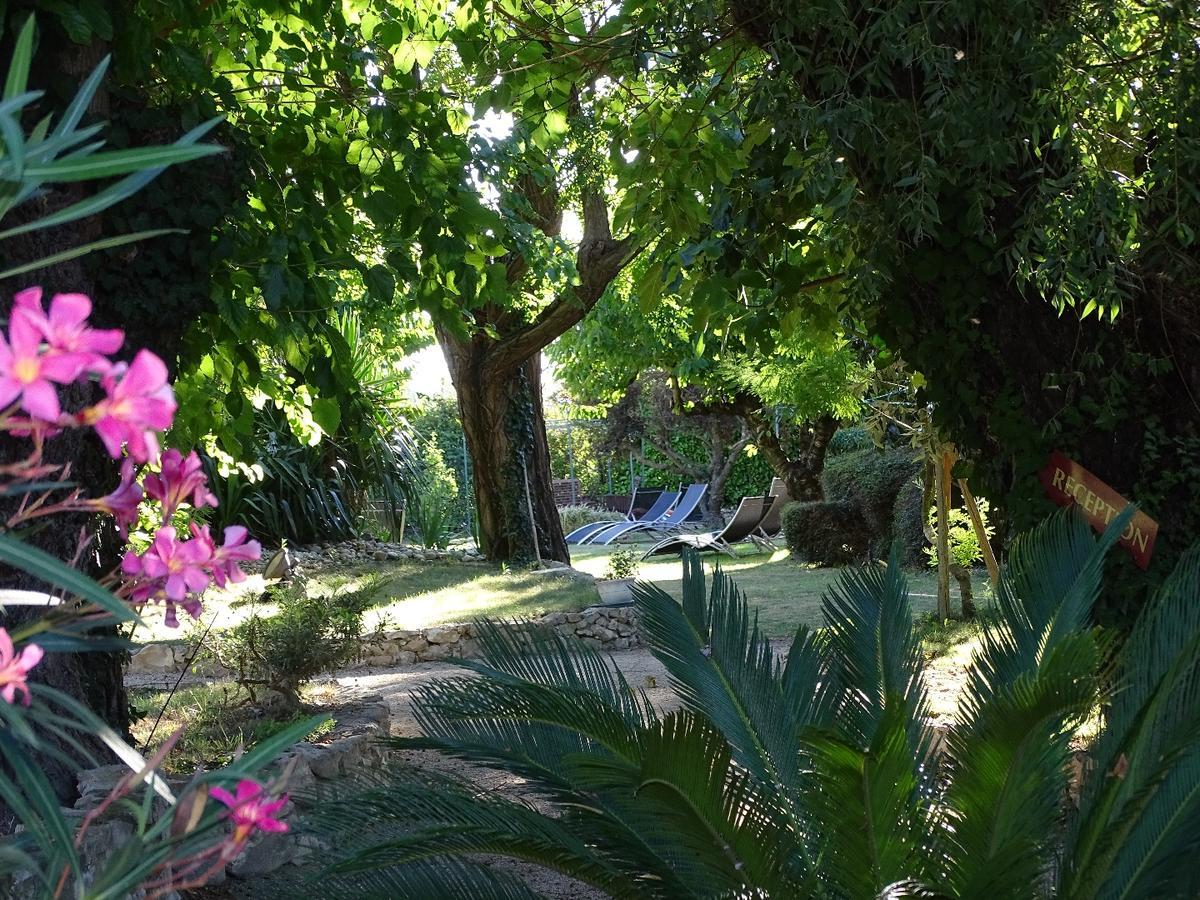 Bastide Des Princes B&B Caderousse Екстер'єр фото
